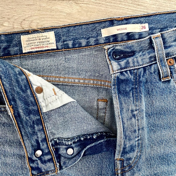 LEVIS wedgie jeans light wash - Picture 2 of 5